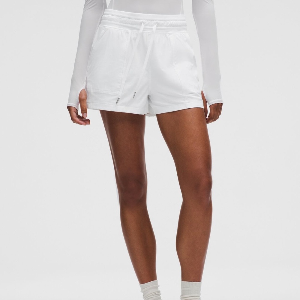 Lululemon Athletica White Dance Studio High-Rise Short 3.5”